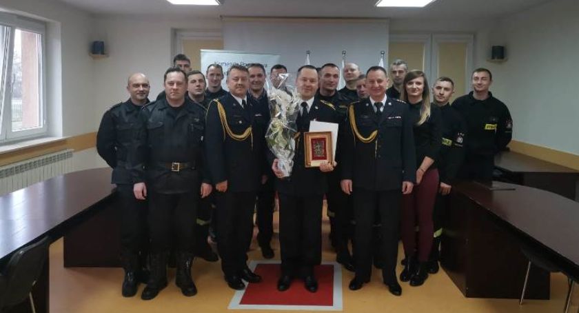 Po 23 latach skończył służbę. Strażacy z Ciechanowa uroczyście pożegnali kolegę [zdjęcia]
