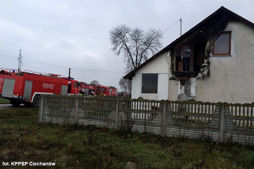 Pożar domu jednorodzinnego. Strażacy gasili ogień przez ponad dwie godziny