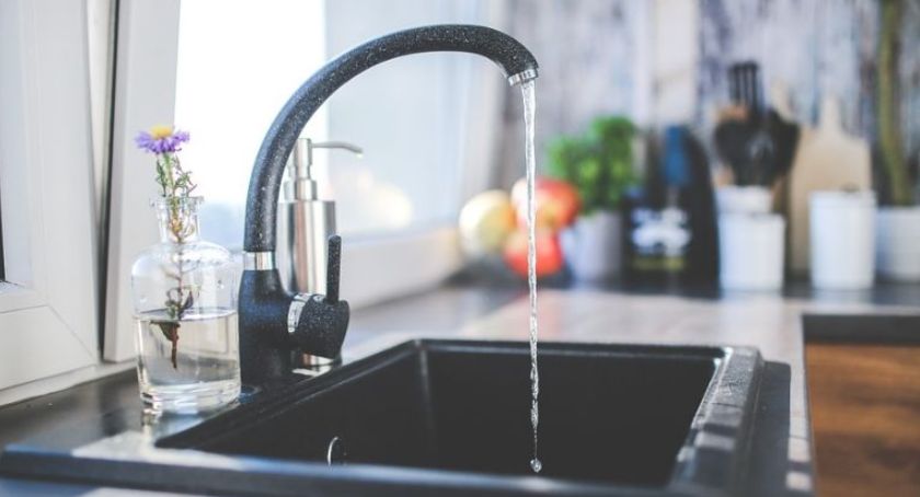Znów bakteria. Wodę w gminie Grudusk można pić tylko po przegotowaniu