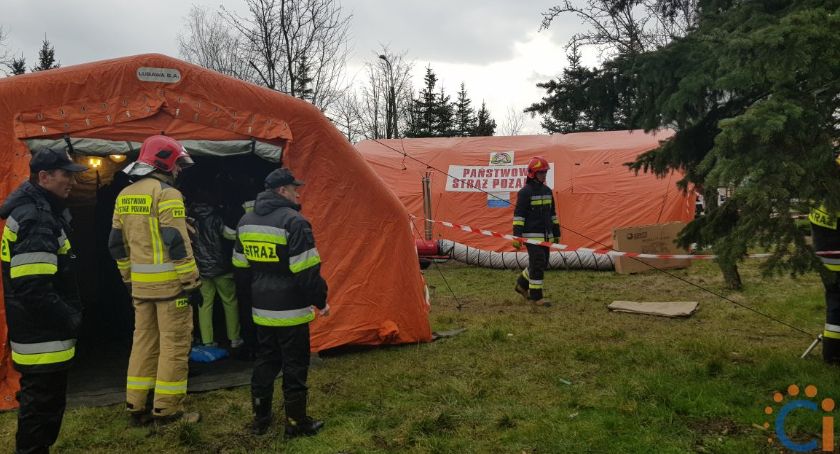 Polowa izba przyjęć przed ciechanowskim szpitalem. Służby przygotowują się na wypadek wystąpienia koronawirusa [zdjęcia]