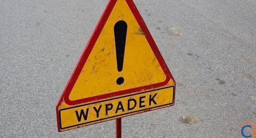 Z ostatniej chwili: Dachowanie osobówki na drodze Ciechanów-Mława