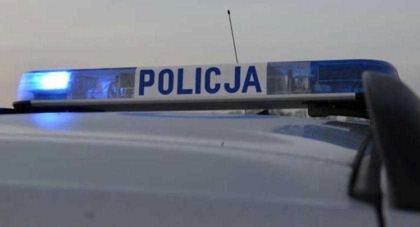 Stracił panowanie nad Mercedesem. Jechał bez prawka i po alkoholu