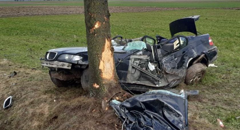 Tragiczny wypadek na drodze Ciechanów-Przasnysz. Zginął młody kierowca [zdjęcia]