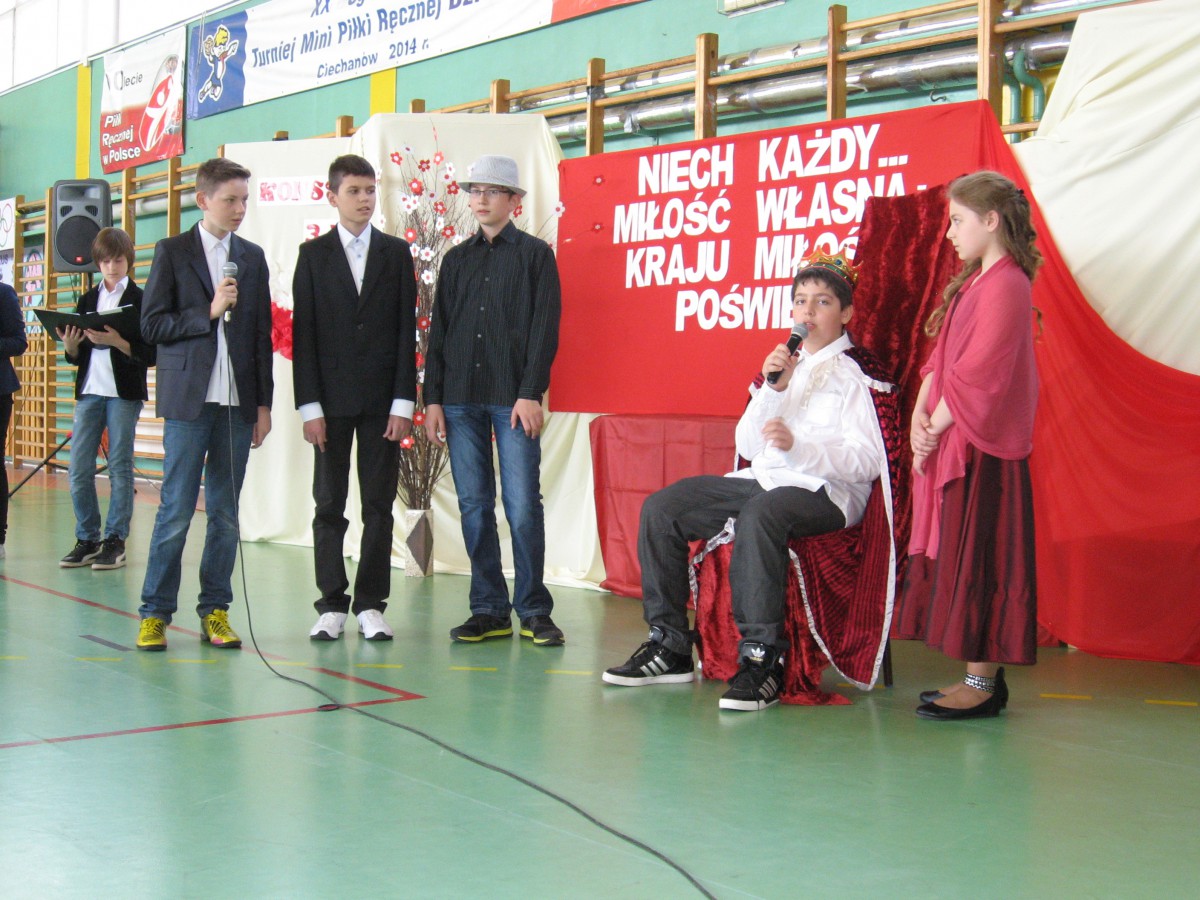 Uczniowie SP nr 4 zorganizowali akademię z okazji uchwalenia Konstytucji 3. Maja