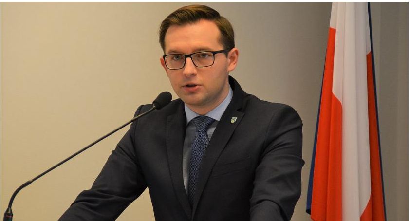 Prezydent Ciechanowa wnioskuje o odwołanie lub przełożenie egzaminu ósmoklasisty
