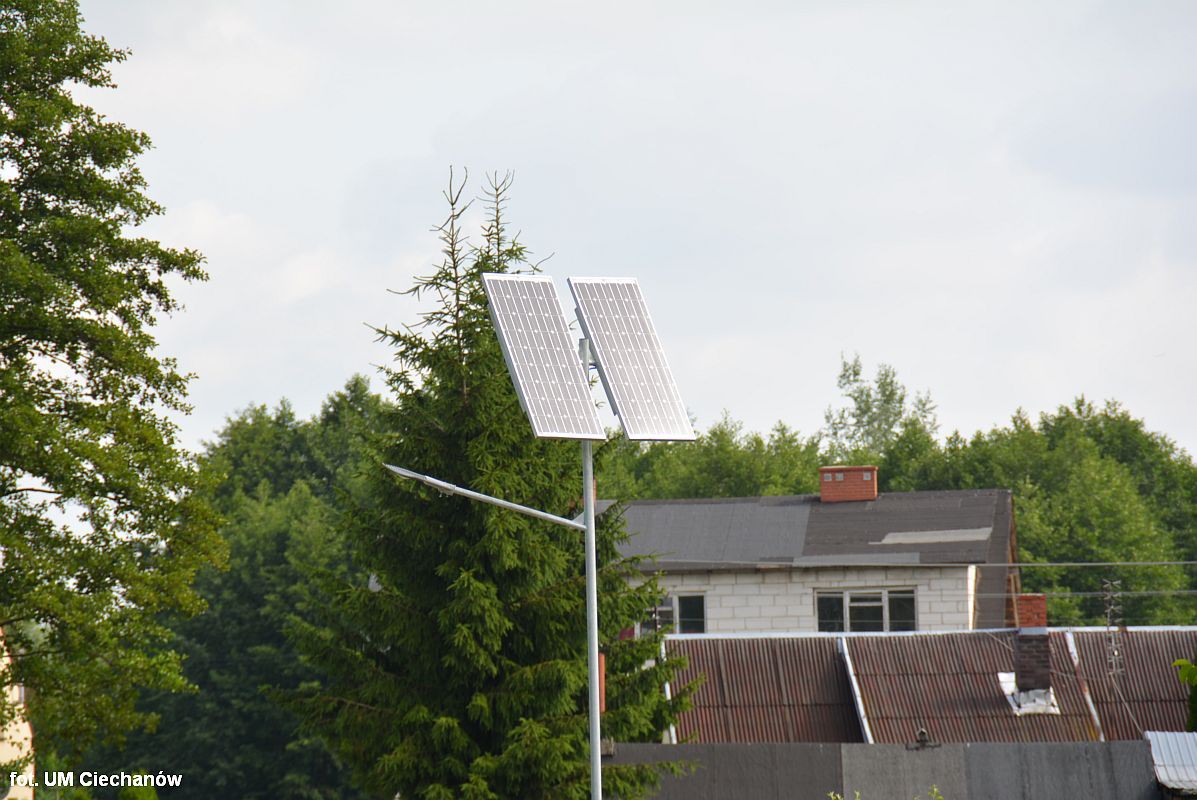 W Ciechanowie stanęły pierwsze solarne latarnie