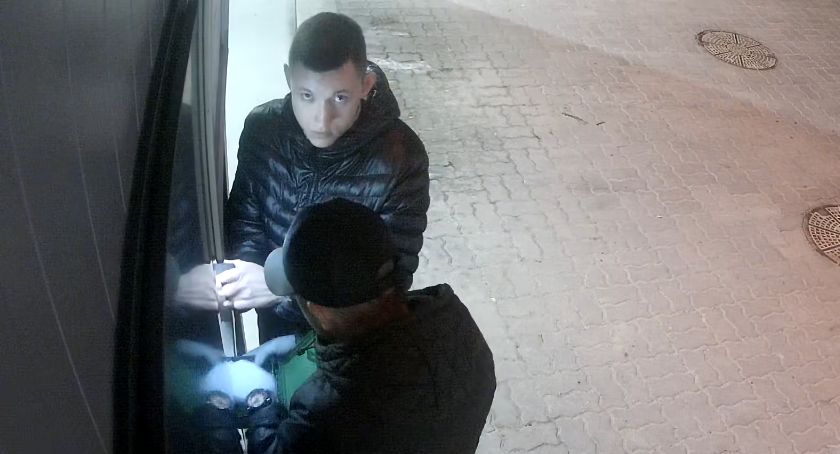 Kradli pieniądze z myjni w Ciechanowie. Policja publikuje ich wizerunek [zdjęcia]