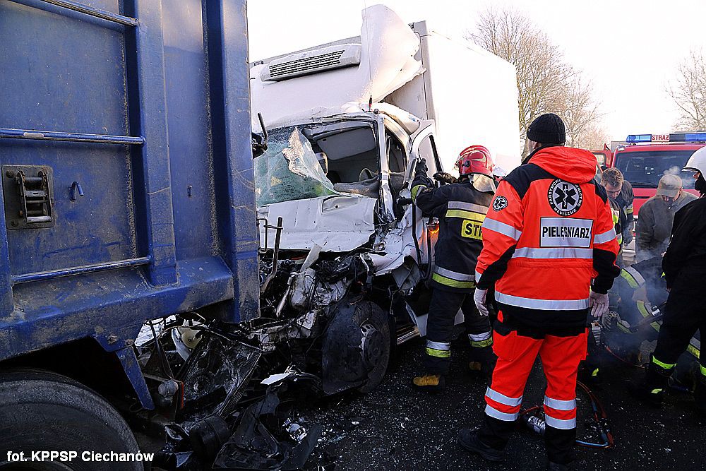 Tragiczny wypadek pod Glinojeckiem. Zginął 25-letni mężczyzna (zdjęcia)