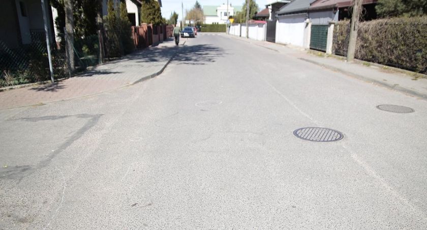 Najechał na leżącego mężczyznę. Groźny wypadek w Ciechanowie