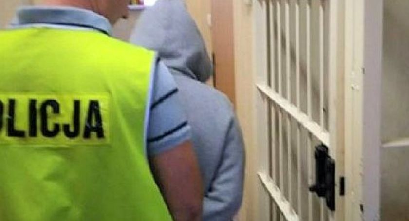 Znęcał się nad rodziną. W mieszkaniu zaprószył ogień