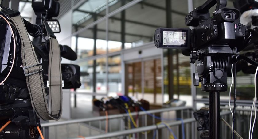 Marszałek apeluje do samorządów o wsparcie mediów lokalnych