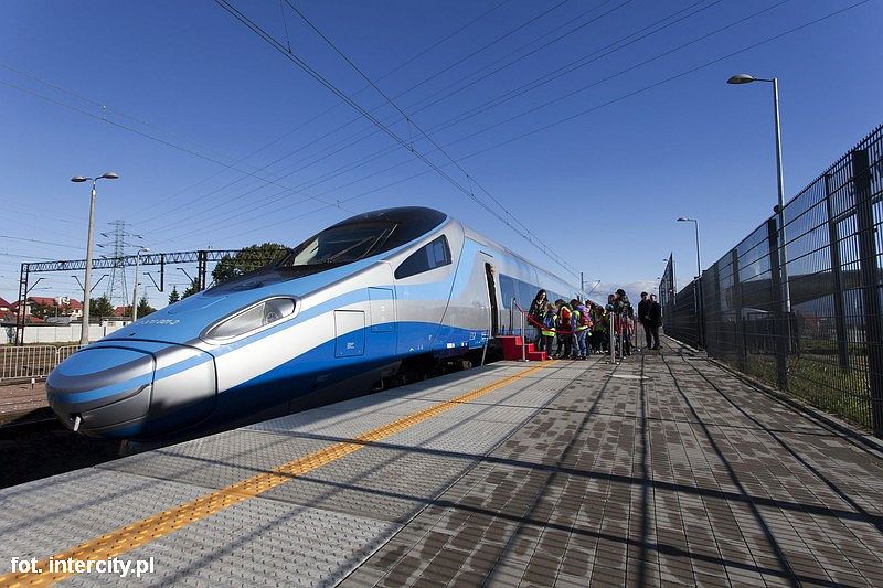 Kup bilet na Pendolino i złap zniżkę na taksówkę! PKP Intercity testuje nową ofertę promocyjną