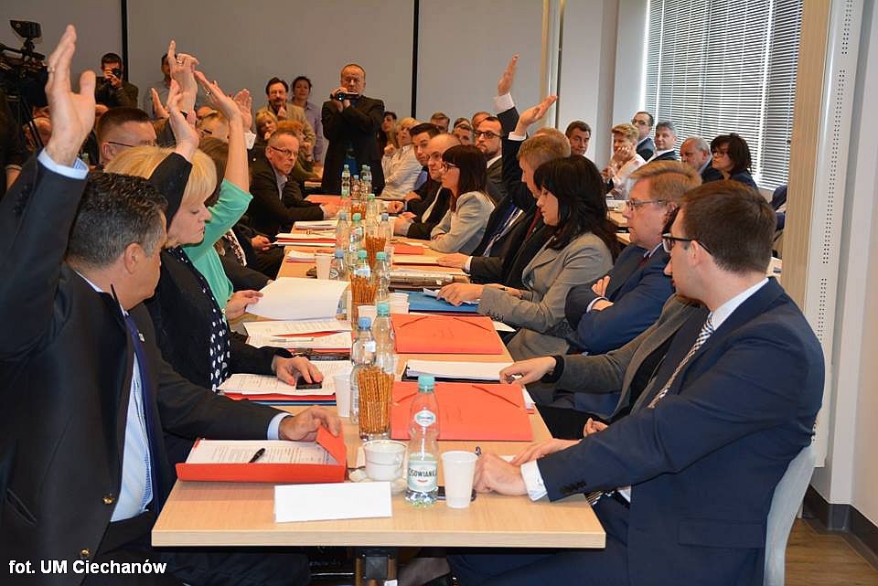 Radni PiS-u postawili na swoim. Głosowanie ws. Lidla odłożone