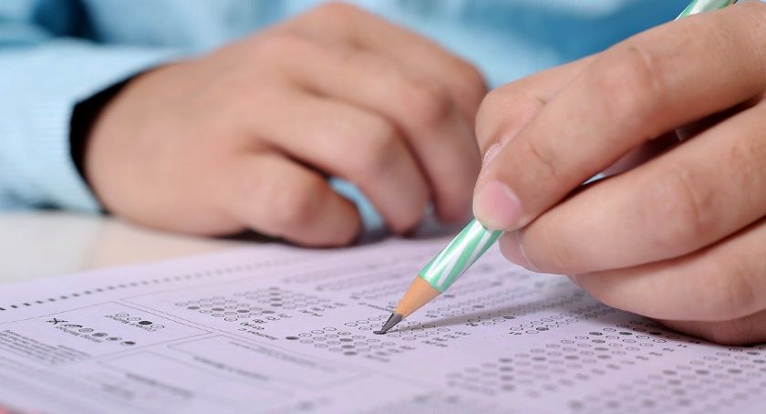 Z ostatniej chwili: Szkoły pozostają zamknięte, wyznaczono terminy matur i egzaminów ósmoklasistów
