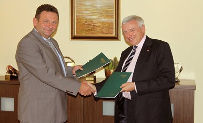 Ciechanowski bank jako pierwszy w polsce sprzedaje złoto inwestycyjne 