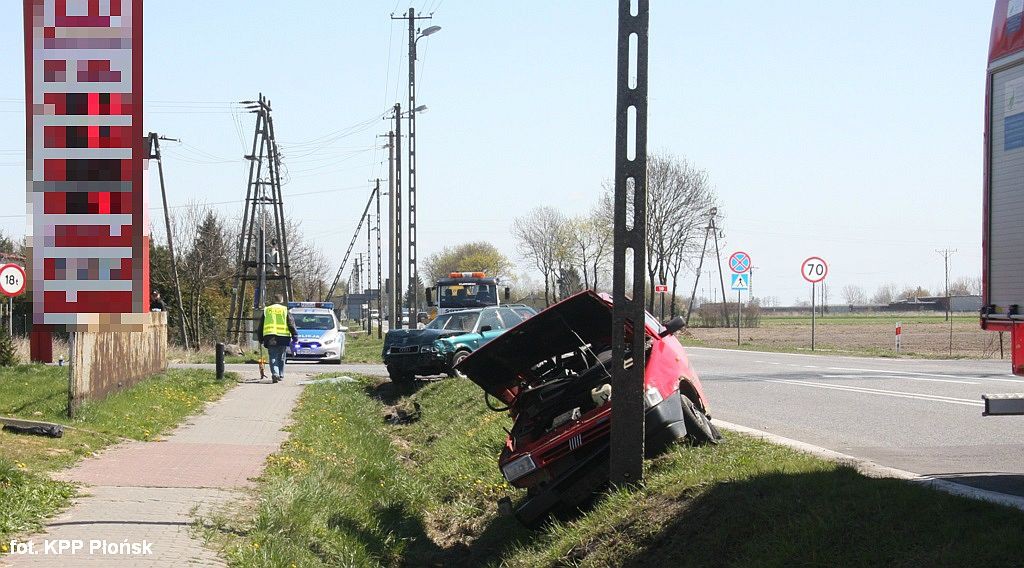 Tragiczny wypadek: Audi uderzyło w Fiata. Zginęła jedna osoba