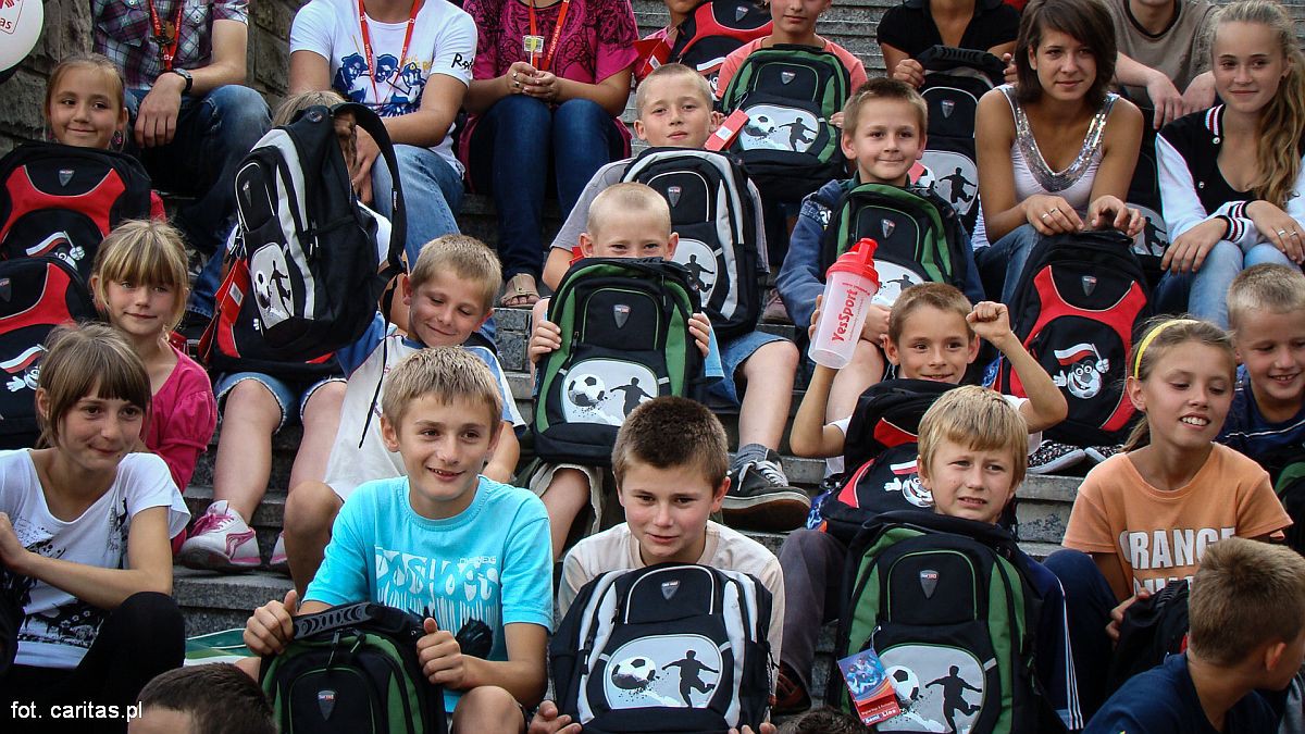 Tornister pełen uśmiechów - ruszyła akcja pomocy dla dzieci