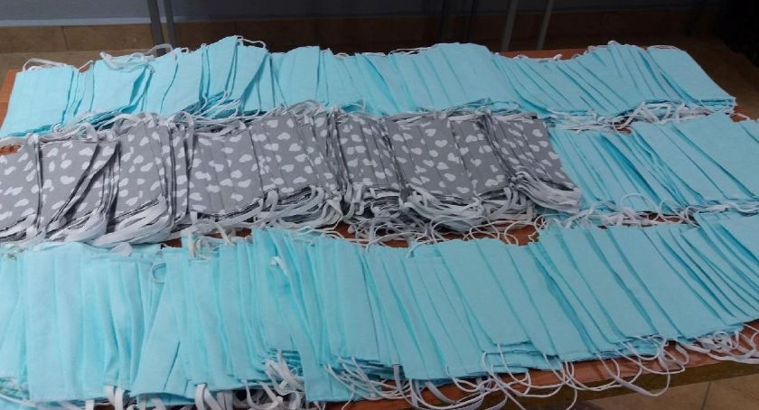 Dzięki wolontariuszom seniorzy z gminy Opinogóra Górna otrzymają maseczki ochronne