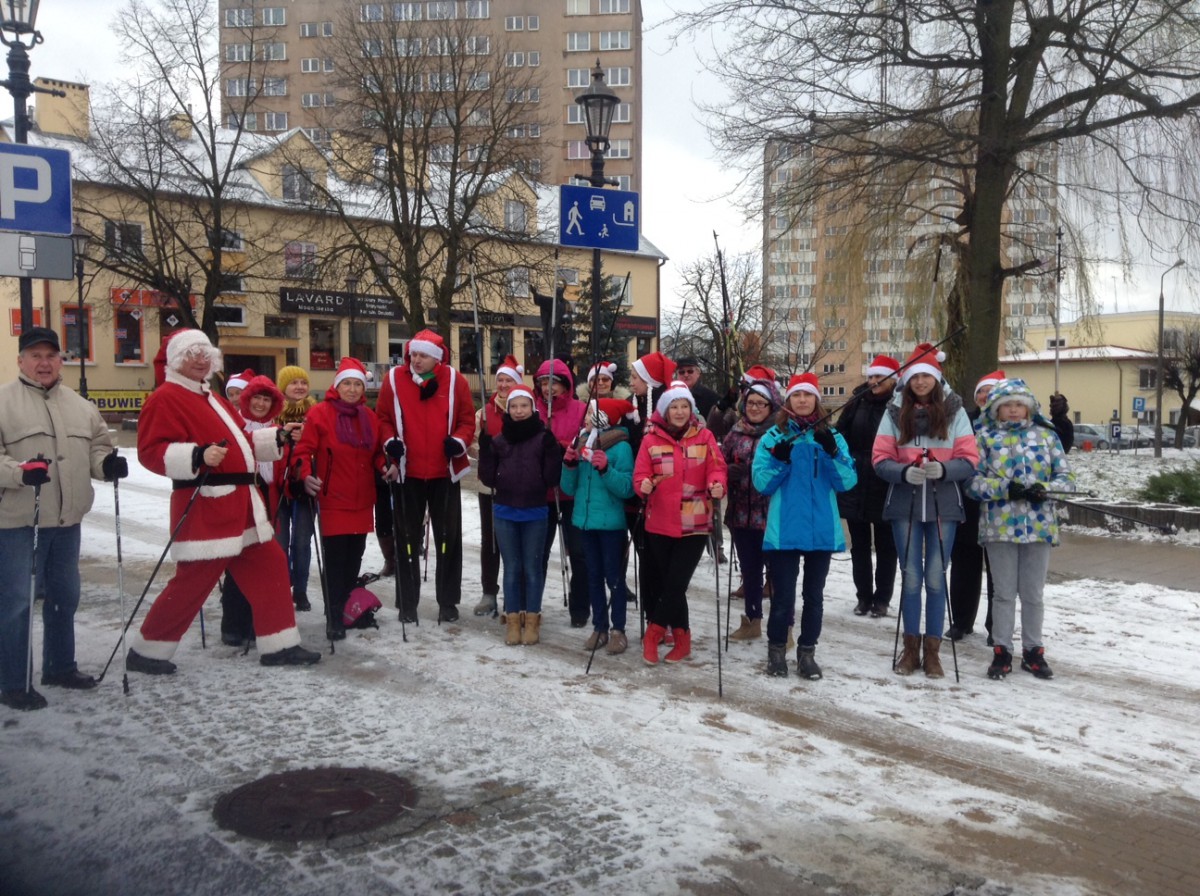 Mikołaje z kijkami przemaszerowali przez Ciechanów