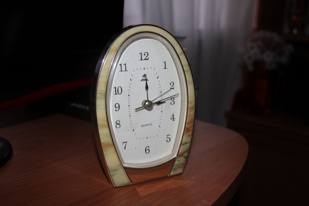Pamiętajcie o przestawieniu zegarków! W nocy z soboty na niedzielę śpimy o godzinę dłużej