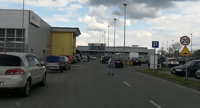 Od dzisiaj zakupy w centrach handlowych. Jak działają ciechanowskie galerie?