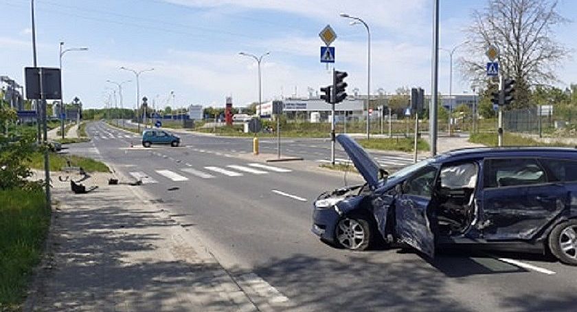 Z ostatniej chwili: Zderzenie osobówek na pętli miejskiej w Ciechanowie