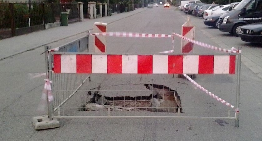 Na ul. Krasińskiego zapadł się fragment jezdni (zdjęcia)