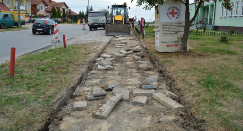 Remontują chodnik na Aleksandrówce