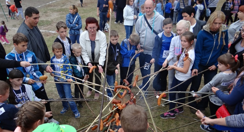 Uczniowie SP 6 powitali jesień przy ognisku (zdjęcia)