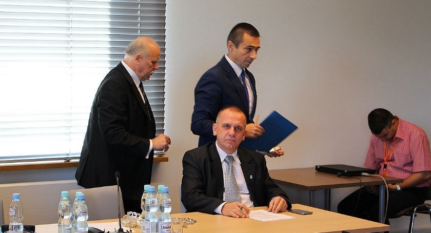 Paraliż w Radzie Miasta. Chcieli odwołać przewodniczącego. Ten przerwał obrady i ... wyszedł z sali