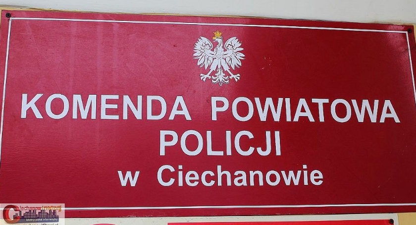 33-latka zaatakowała policjanta w centrum Ciechanowa. Odpowie też za znieważenie i kierowanie gróźb