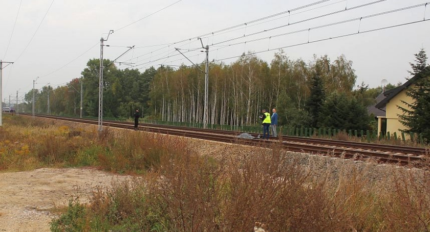 Po wypadku na torach: Domagają się budowy kładki. 