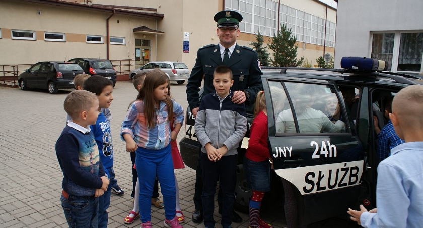 Niecodzienna wizyta celników w SP 4