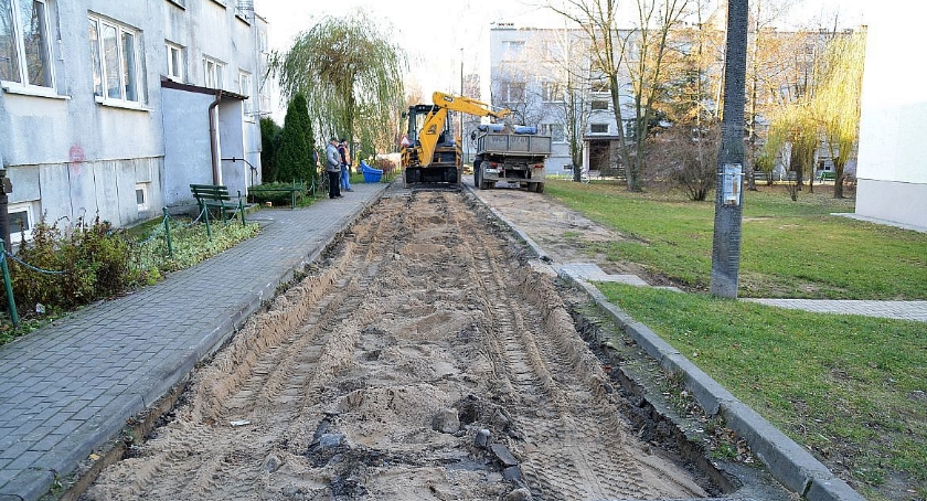 Remont drogi na Kargoszynie. To kolejna inwestycja realizowana z oszczędności