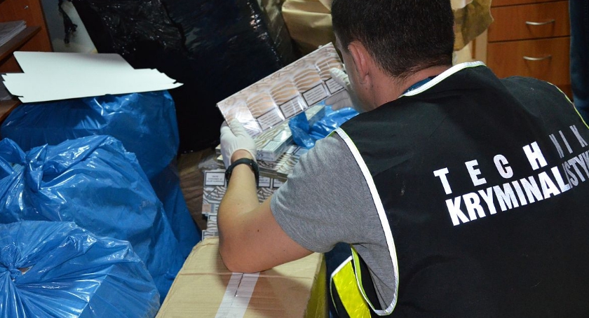 U sąsiadów: Zlikwidowali hurtownię nielegalnych papierosów z towarem o wartości ponad 400 tys. zł