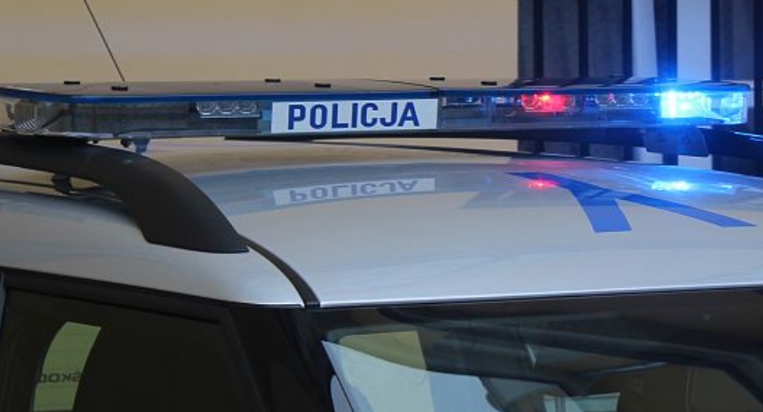 Pijany 20-latek wjechał Fordem do rowu. Miał zakaz prowadzenia pojazdów