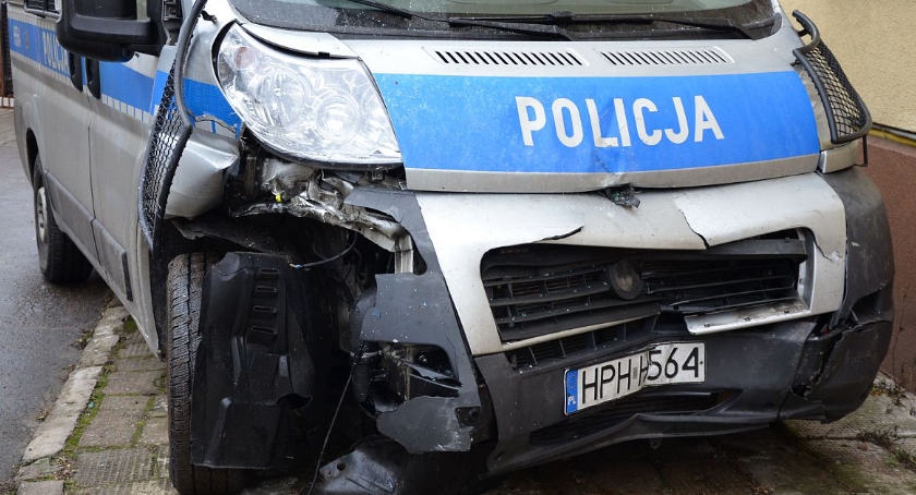 U sąsiadów: Pijany 24-latek poważnie uszkodził dwa radiowozy