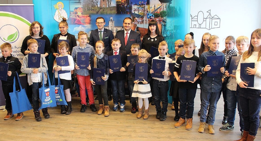 Uczniowie z Ciechanowa nagrodzeni w konkursach ekologicznych (zdjęcia)