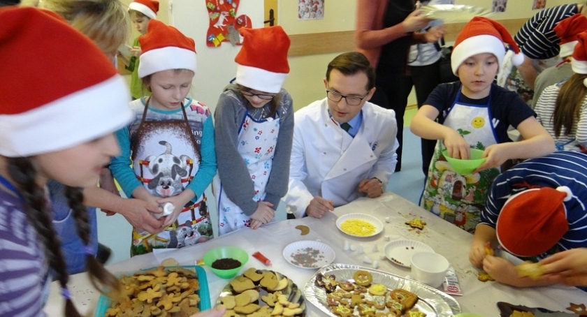 Uczniowie SP 6 piekli świąteczne pierniczki (zdjęcia)