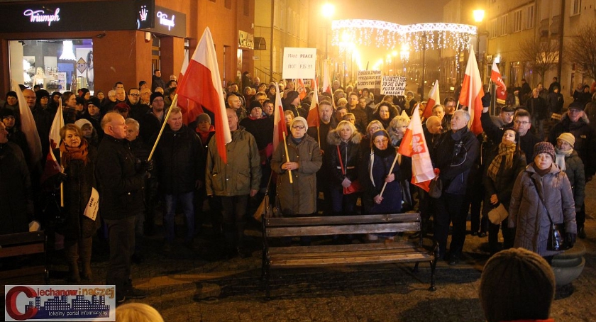 Opozycja manifestowała w Ciechanowie (wideo/zdjęcia)