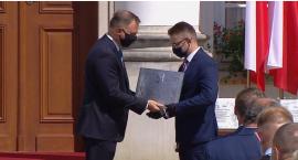 Samorządowcy z powiatu odebrali od Prezydenta RP pamiątkowe tablice [wideo]