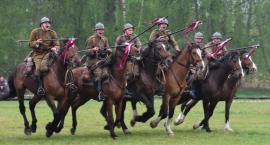 Defilada konna i pokazy umiejętności kawaleryjskich w Ciechanowie