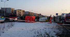 Tragedia na Armii Krajowej. BMW uderzyło w małżeństwo z dzieckiem. Jedna osoba nie żyje (zdjęcia)