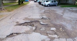 Dziura na dziurze i tak od lat. Wkrótce ma się to zmienić [zdjęcia]