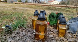 W ciągu miesiąca zginęły tu dwie osoby. Dzikie przejście w Ciechanowie zagrodzone [zdjęcia]