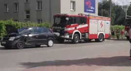 Zderzenie osobówek w Ciechanowie. Dwóch mężczyzn uciekło z miejsca zdarzenia