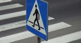 Niebezpiecznie na przejściu dla pieszych w Ciechanowie. Wkrótce ma tam stanąć ogrodzenie
