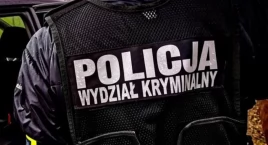 Napad rabunkowy w centrum Ciechanowa. Pobitą pracownicę zamknęli w lokalu