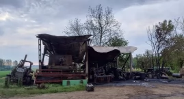 AKTUALIZACJA: Wysokie straty w nocnym pożarze w pobliżu Ciechanowa [zdjęcia]