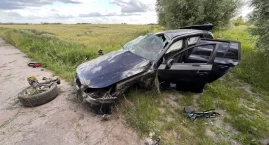 Dachowanie BMW koło Ciechanowa. Na miejscu nikogo nie było [zdjęcia]